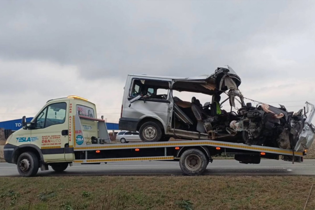 Žene bile u kombiju koji je naletio na valjak na putu Irig-Ruma