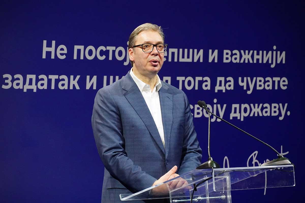 Vučić se obratio u vezi sa NIS-om: Prvo Viktora vodim u pekaru
