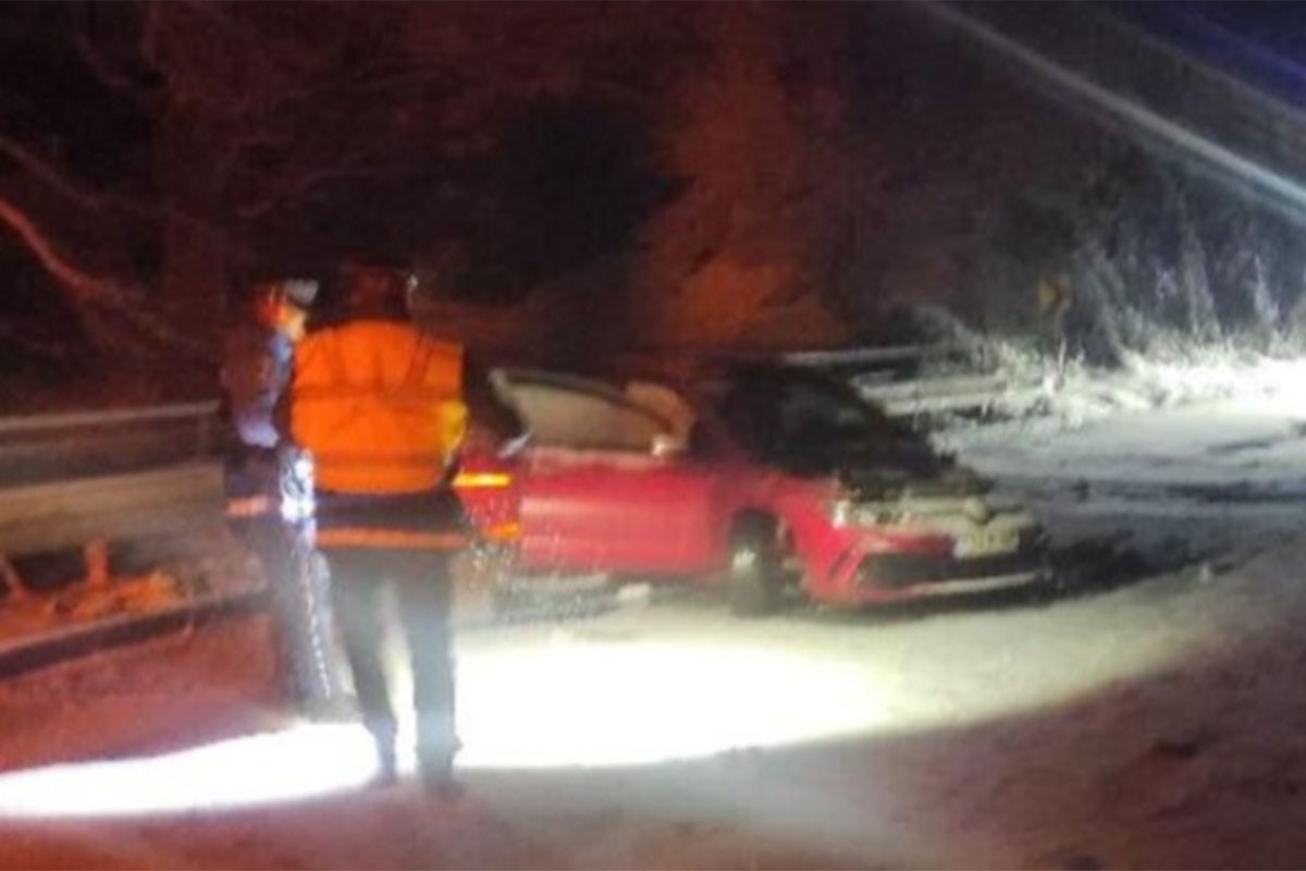 Teška nezgoda kod Travnika: Tri osobe povrijeđene, saobraćaj obustavljen