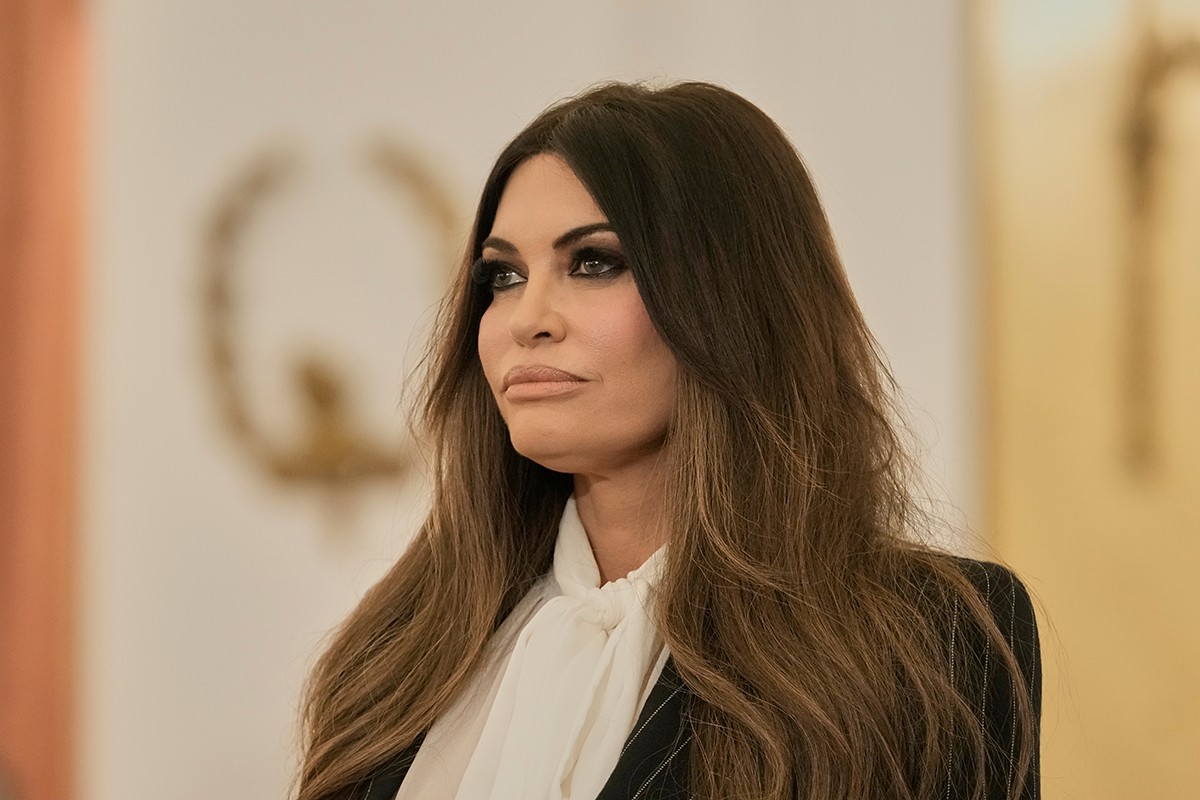 Haljina američke ambasadorice zasjenila događaj: Da li je pretjerala? (VIDEO)