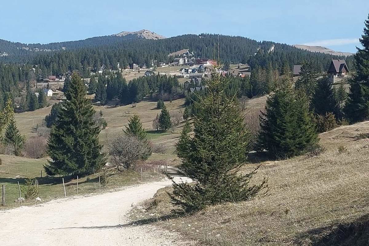 Šišava kod Travnika: 10 godina nisu održali sastanak, dobili svega 100 metara asfalta