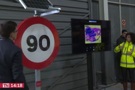 Saobraćajni znakovi koji otapaju led i snijeg (VIDEO)