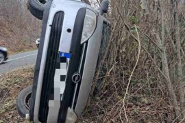 Auto sletio s puta kod Banjaluke