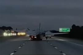 Avion sletio na toyotu na auto-putu u Floridi (VIDEO)