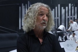 Za ovog pjevača kažu da je dvojnik glumca Dragana Jovanovića: "Isti ...