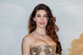 Bivša djevojka Leonarda Dikaprija zablistala u zlatnom korsetu (FOTO)