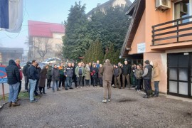 Radnici ŠG "Čemernica" Kneževo danima u štrajku, traže plate i ...