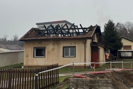 Izgorjela im kuća, komšija obećao obnovu do Božića