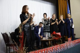 Promovisan roman "Prenijet ću te preko Praga": Priča o diplomatiji ...