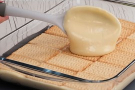 Brzi kolač s keksom