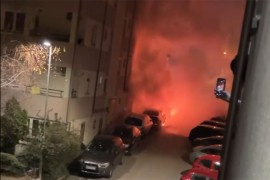 Gorjeli automobili ispred zgrada u Beogradu, stanari evakuisani (VIDEO)