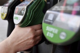 Najveći godišnji pad cijena nafte od 2020.