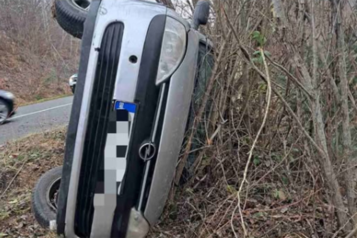 Auto sletio s puta kod Banjaluke