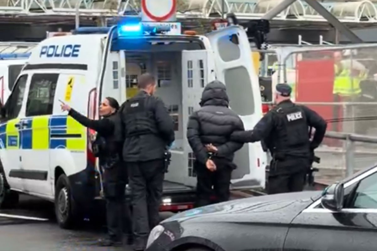 Drama na aerodromu Hitrou: Uhapšen muškarac, oglasila se policija (FOTO, VIDEO)