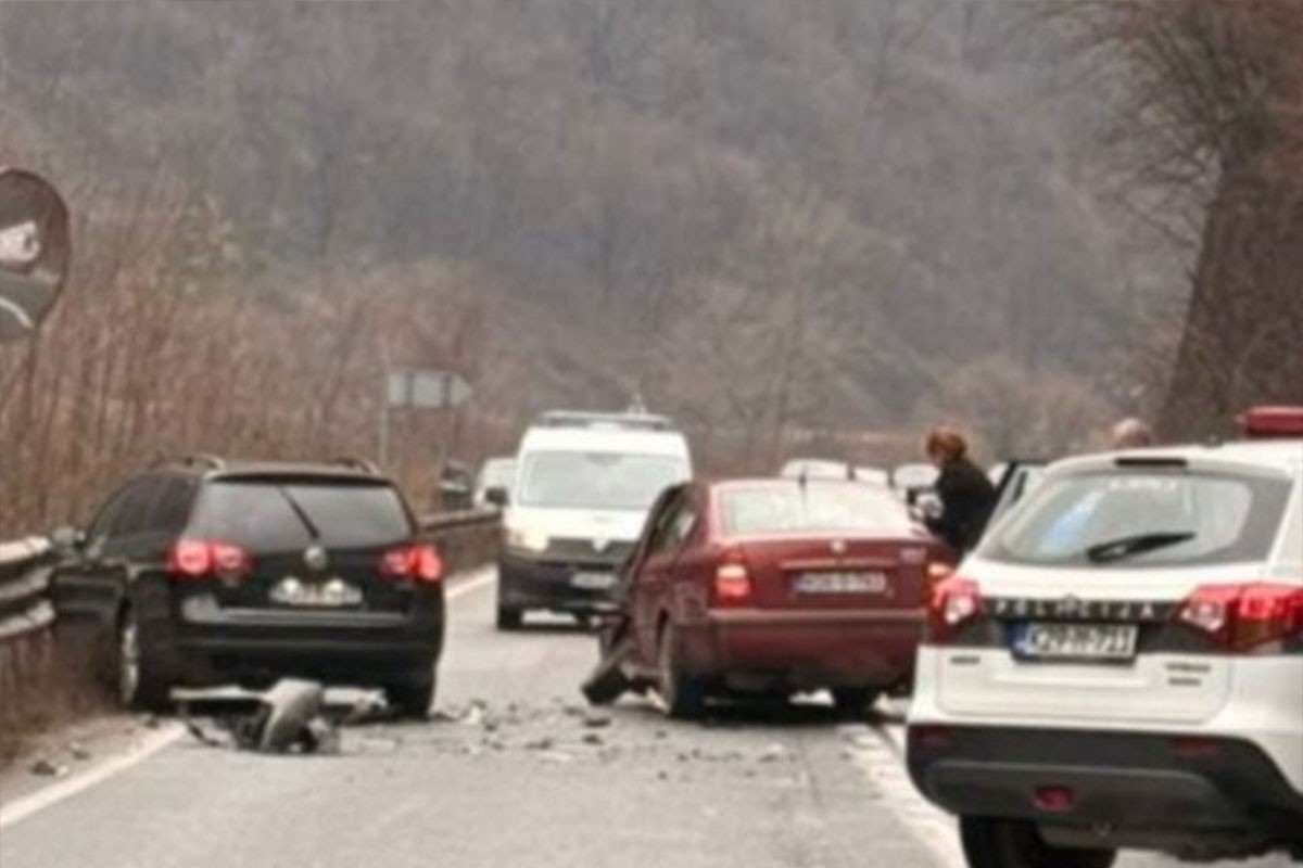 Težak sudar kod tunela Vranduk: Tri osobe povrijeđene