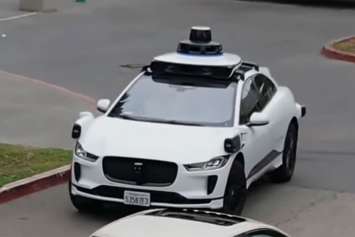 Trudnica se porodila u robotaksiju