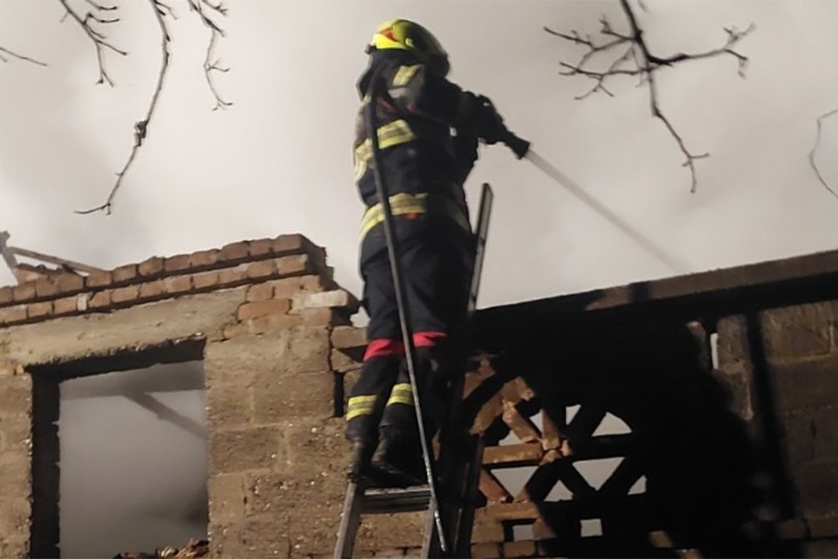 U Laktašima gorjelo 600 bala sijena (FOTO)