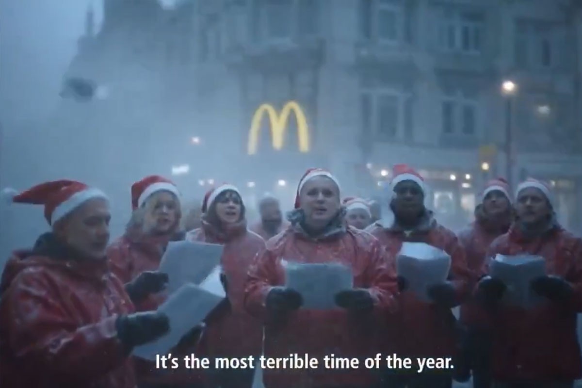 McDonald’s podlegao pritiscima, uklonio spornu božićnu reklamu (VIDEO)