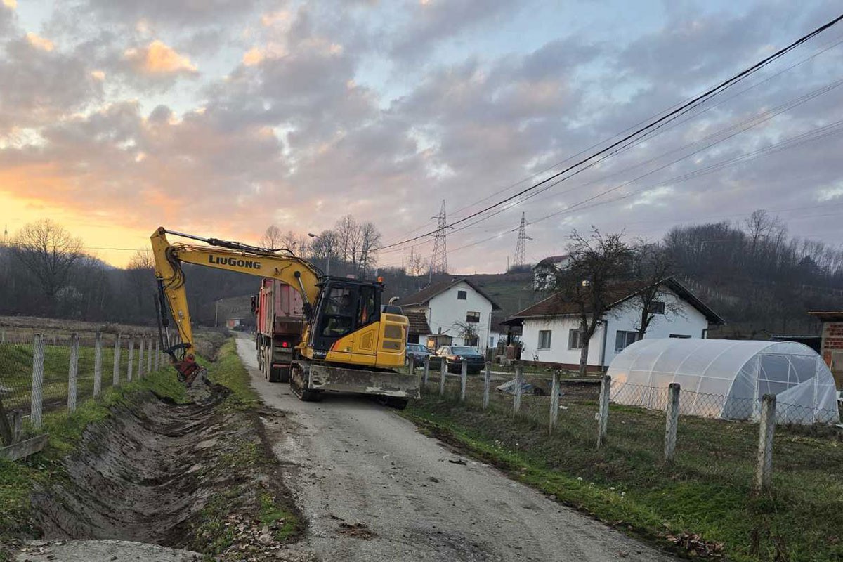 Uređenje oborinskih kanala i putnih pojasa u više banjalučkih naselja