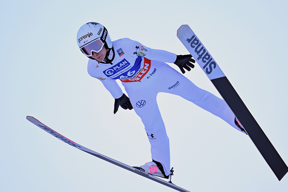 Brat i sestra iz Slovenije nedodirljivi: Ruše rekorde u skijaškim skokovima