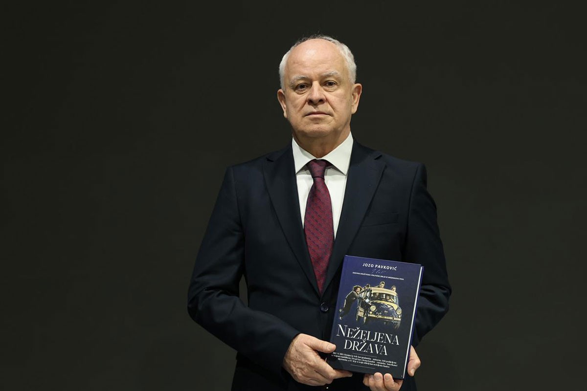 Objavljena knjiga kolumni Joze Pavkovića "Neželjena država"