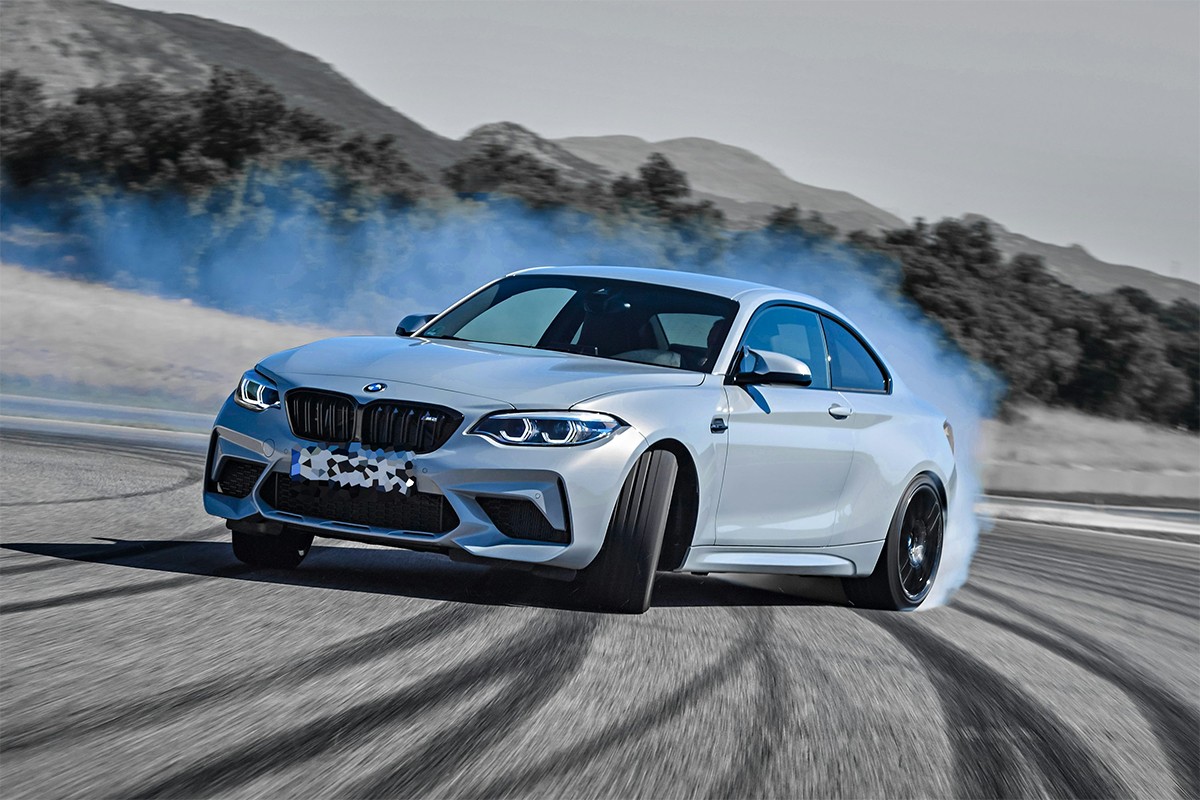 Popili kaznu u svatovima: Driftovali BMW-ima u koloni
