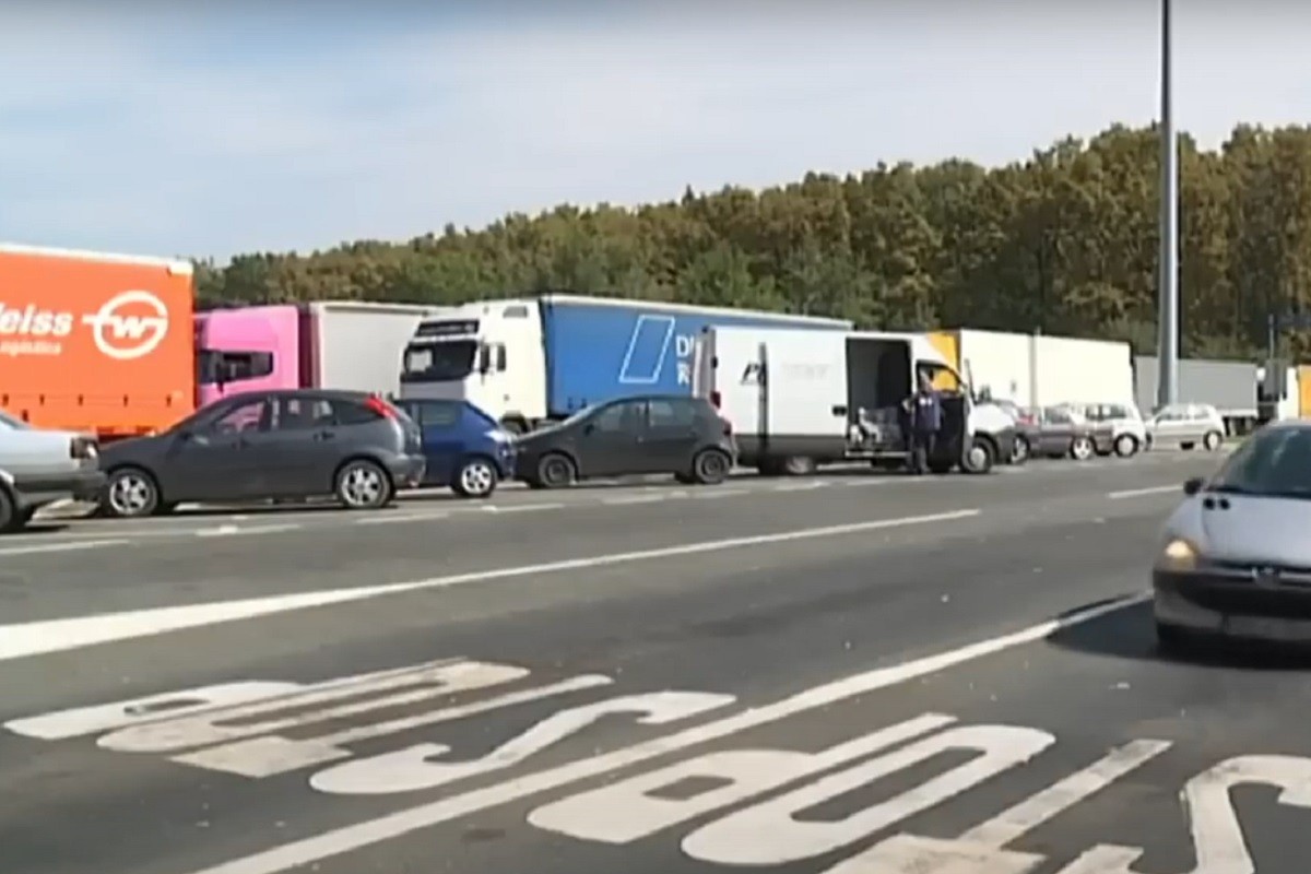 Kolaps na granicama: Kamioni na Batrovcima čekaju 14 sati