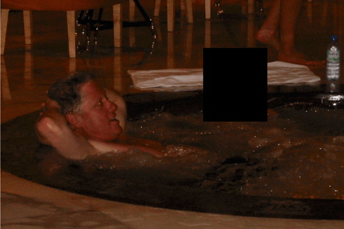 Nakon fotografija u bazenu: Klinton napao Bijelu kuću (FOTO)