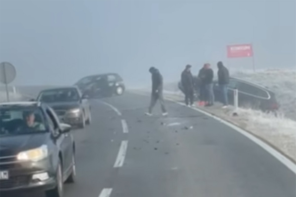 Led napravio haos na Kupresu: Sletjelo više vozila (VIDEO)