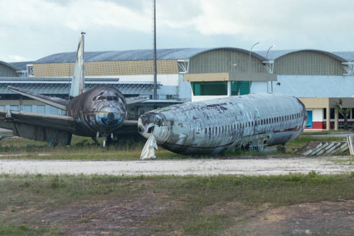 Avion "izgubljen" 13 godina pojavio se na parkingu