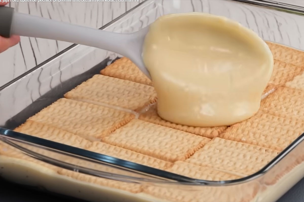 Brzi kolač s keksom