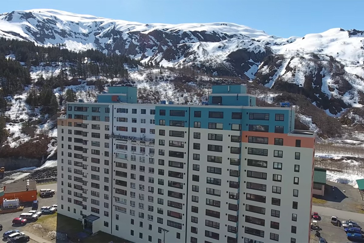 Grad u kojem svi stanovnici žive u istoj zgradi (VIDEO)