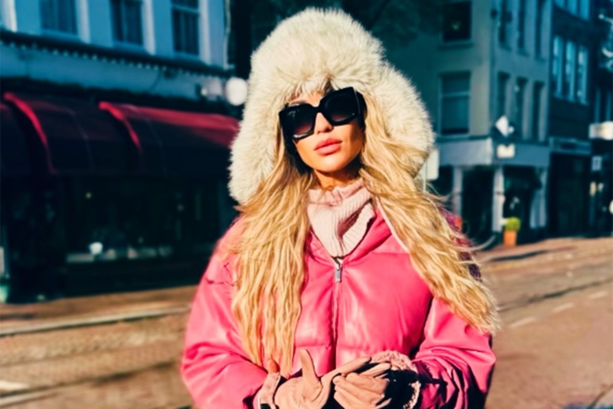 Slavnoj plavuši razvod prija: Kristin Mekginis pozirala u kostimu (VIDEO)