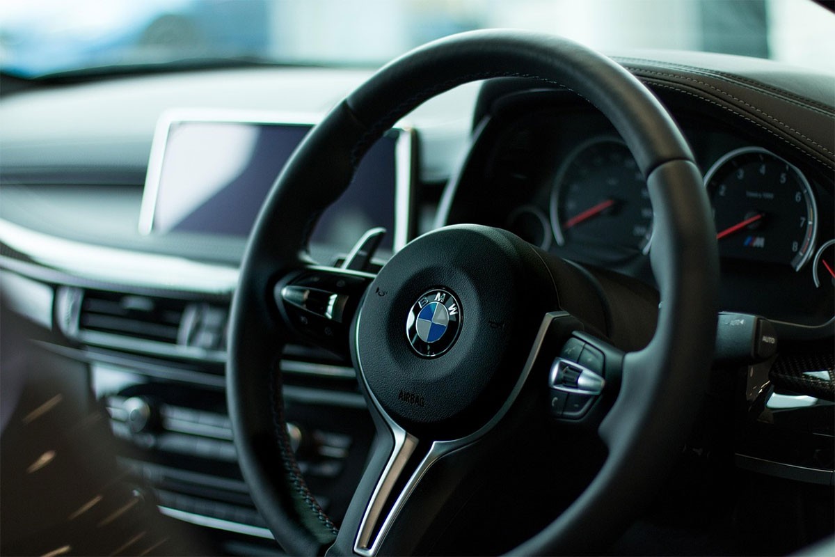 Lopov ukrao BMW u kojem je bilo troje djece