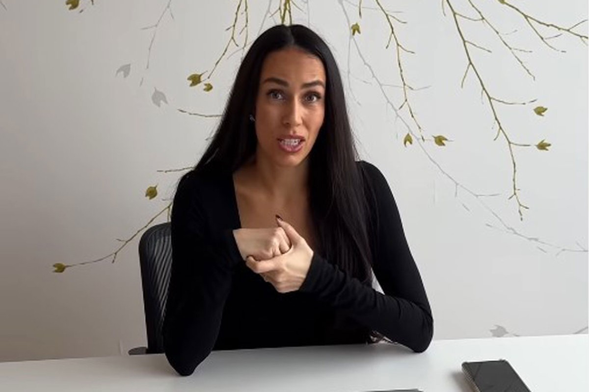 Oduševila prisutne u crvenoj haljini: Ko je supruga slovenačkog premijera? (VIDEO)