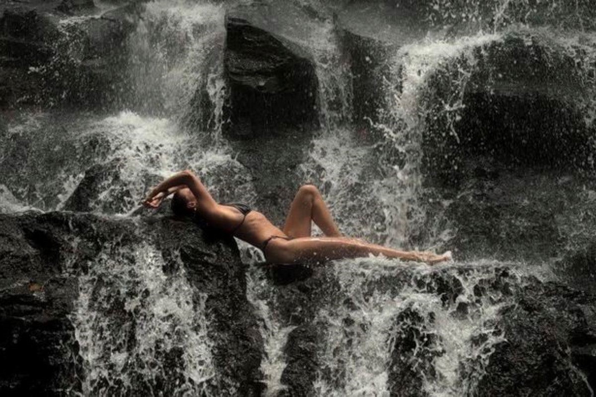 Čarobno i seksi: Teniserka iz samog vrha se skinula na kultnom vodopadu (FOTO)