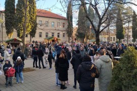 "Božićna bajka" u Bileći: Mališani izvodili plesne i muzičke tačke