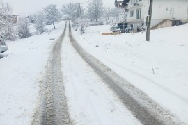 Mještani Ulice srpskih rudara na Laušu čekaju grtalice, zimska ...