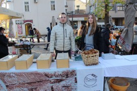 Prave hljeb i uštipke od brašna iz mlina starog preko pet vijekova