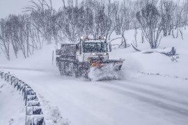 Zbog snijega obustavljen saobraćaj za teretna vozila na više dionica