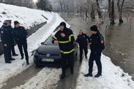 Rade Sakotić potopljenog golfa upalio i izvukao iz nabujale Drine ...