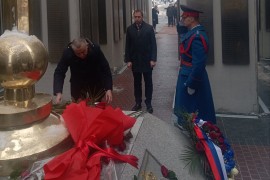 Delegacije Srpske i Srbije položile vijence na centralno ...