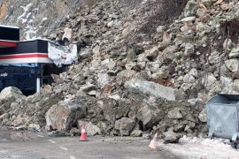 Dramatične scene u Zvorniku: Kamenje se obrušilo na benzinsku pumpu ...