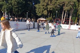 Otvoreno klizalište u Trebinju: Uživaju najviše djeca (VIDEO)