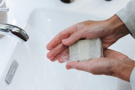 Tečni ili čvrsti sapun – koji manje isušuje ruke?