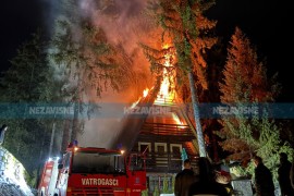 Vikendica u plamenu: Vatrogasci gase požar na Vlašiću (VIDEO)