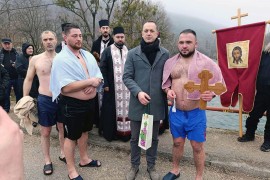 Radojičić prvi doplivao do časnog krsta u Gornjem Ribniku