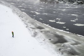 Na rijeci Elbi formirale se sante leda visoke i do 10 metara (FOTO)