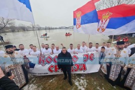 Trn: Savanović prvi doplivao do krsta, zlatnik dao za liječenje ...
