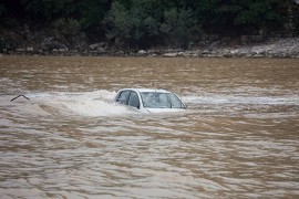 Auto sletio u Neretvu: Ima stradalih